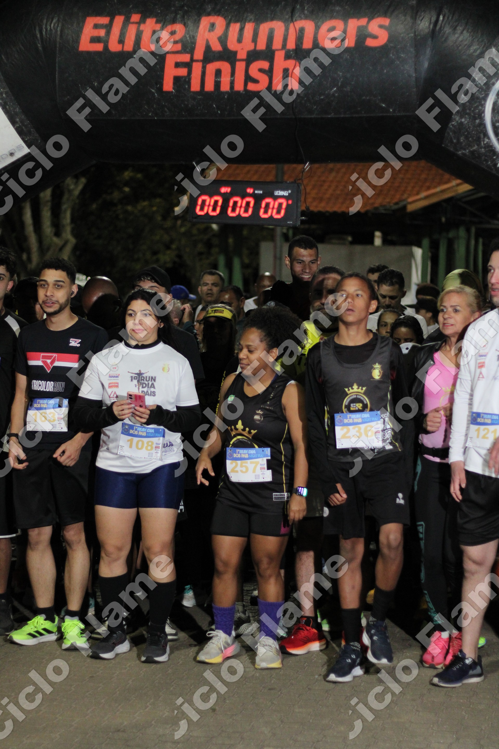 Foto corrida-embu_cmhfd8b9.jpg