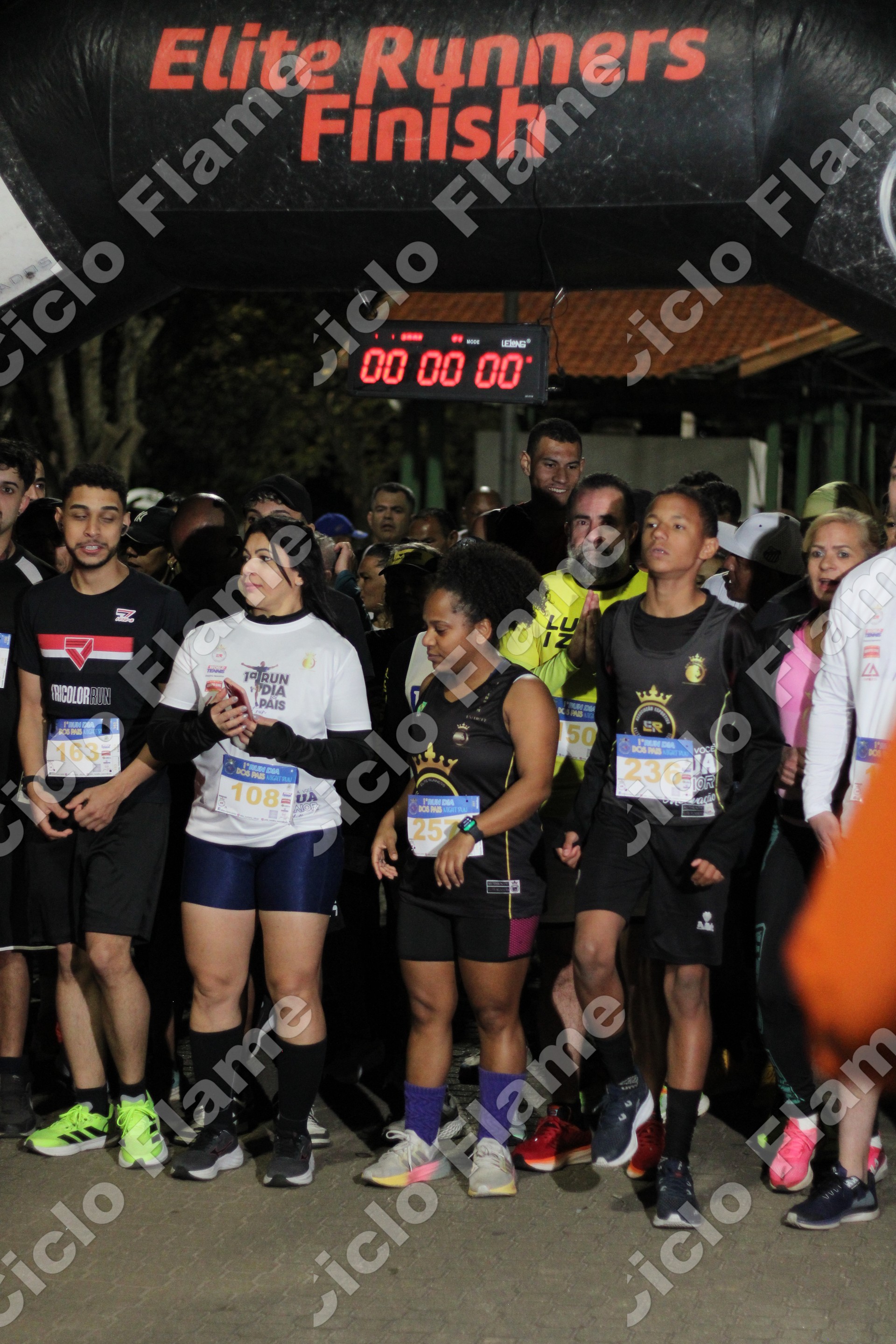 Foto corrida-embu_cmhfd8he.jpg